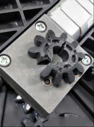 进口韩版电饭煲液晶屏显示盖子没自动上锁的故障检修