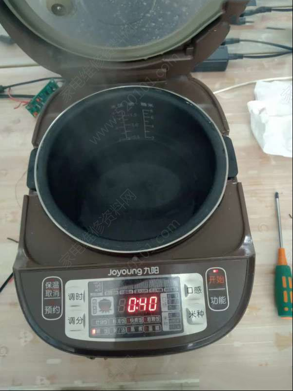 九阳JYF-I40FS07电饭煲不开机的检修思路