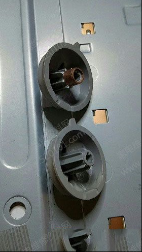 美的微波炉旋钮塑料件损坏的修复方法