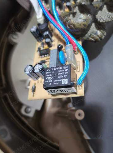 飞利浦HD3066电饭煲煮饭不加热的检修思路