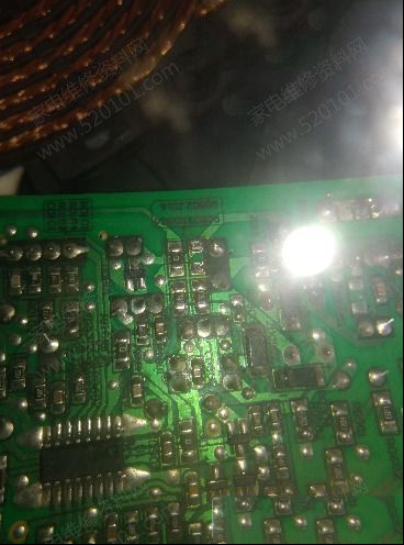 美的C21-RT2148电磁炉进水后的检修思路