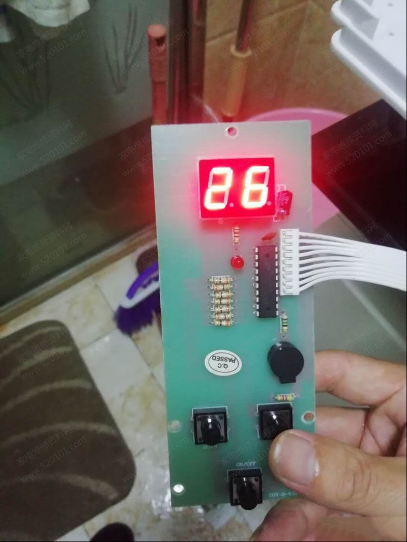 由数码管漏电引起的热水器检修思路