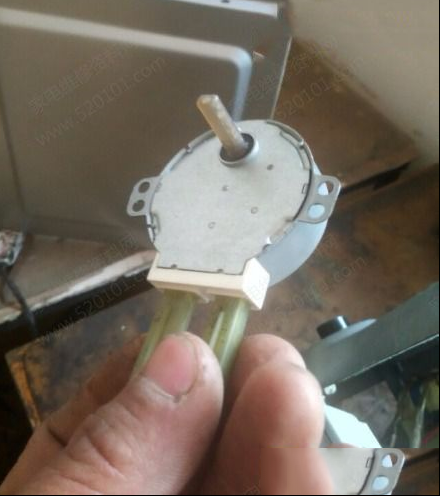 格兰仕微波炉加热慢的检修思路过程