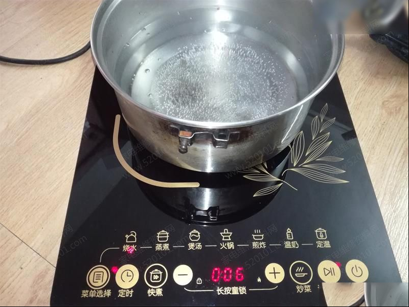 苏泊尔触摸型电磁炉按键失灵且乱跳的检修思路