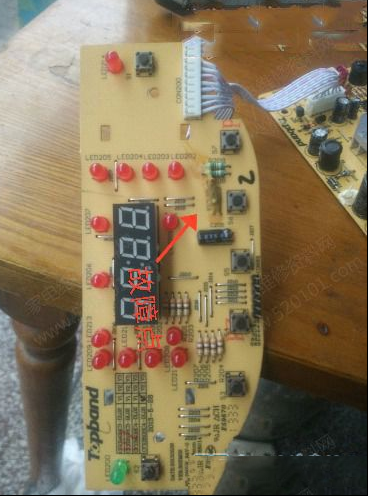 苏泊尔IH电磁电饭煲不显示的检修思路