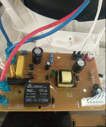 苏泊尔电饭煲通电后全部灯闪的检修思路