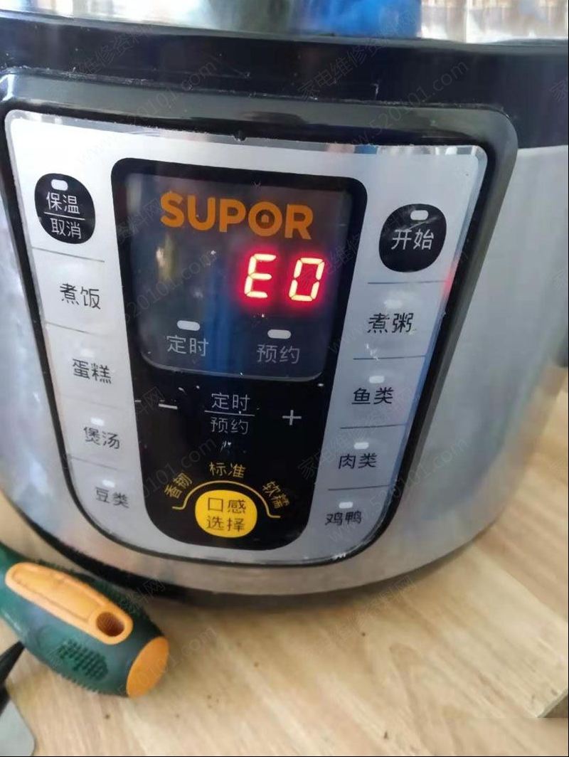 苏泊尔CYSB50YC3C-100电压力煲E0代码检修思路