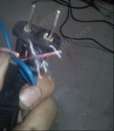 由电源线引起的电磁炉E0故障特殊案例