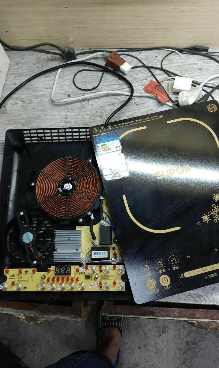 苏泊尔C21-SDHC9E15T电磁炉不通电的复杂检修思路