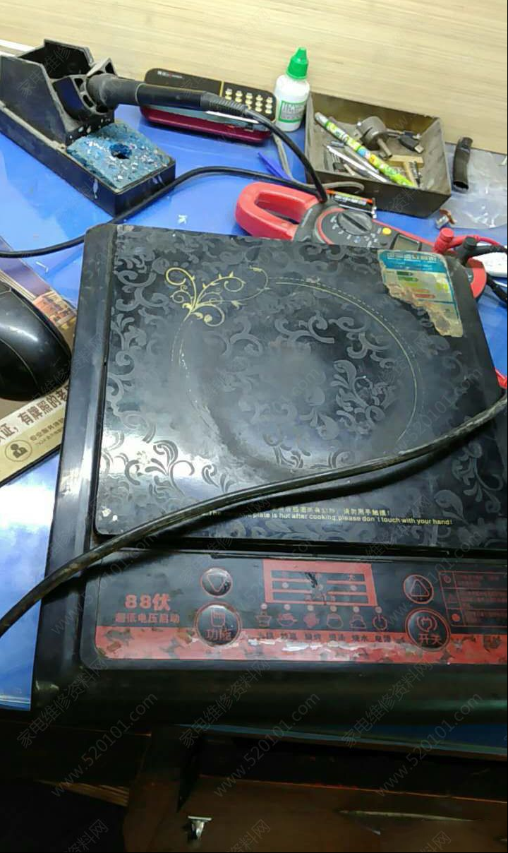 由LED指示灯反向漏电导致电磁炉不开机的检修思路
