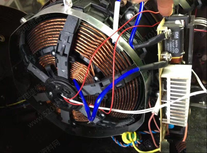 九阳JYF-I50FS07电饭煲显示屏0000且按键无反应的维修