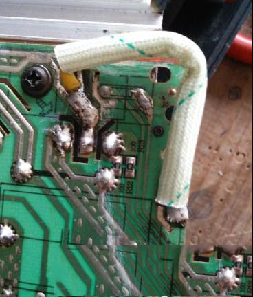 康佳电磁炉通电三秒就自动跳到开关灯一直闪烁的检修思路