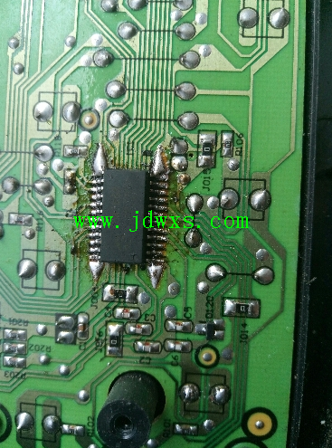 美的c21-sk2105电磁炉上电滴一声，全部按健没反应的维修