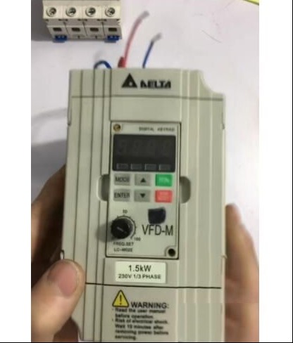 变频器上的英文字母代表什么意思
