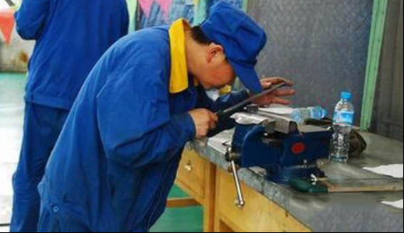 钳工和电工属于什么工种
