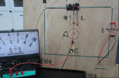 电容器怎么充电？