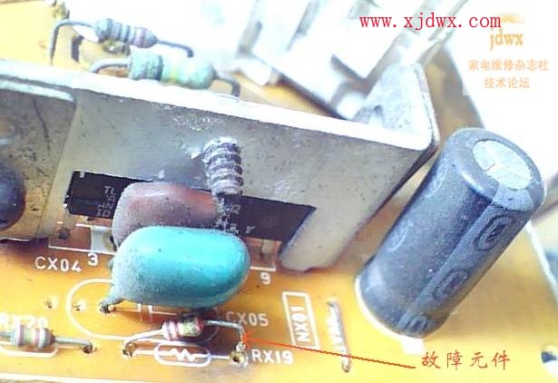 故障电视长虹N2918开机几秒钟成水平亮线