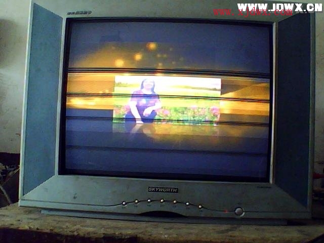 CW【创维】 21NK9000（3P30）彩电，开机播放正常，十多分钟后出现场拉丝维修故障