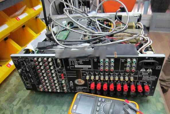修理天龙次旗舰功放AVR-4306不开机的奇特故障