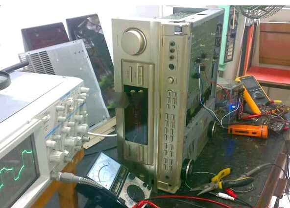 老款式天龙AV-R3530功放通电后即闻到一股糊味维修一例