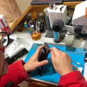 荣耀Magic6 Pro手机显示屏出现白屏是死机了吗